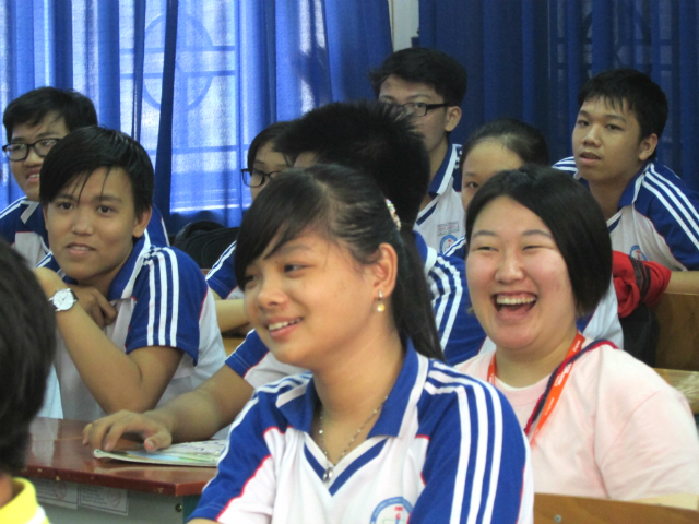 教室の生徒と日本語パートナーズの写真