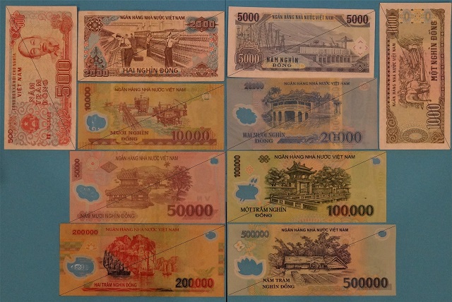 全国の名所などが描かれたベトナム紙幣の写真