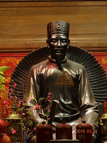 文廟「国士監」内のチュー・ヴァン・アンの像の写真