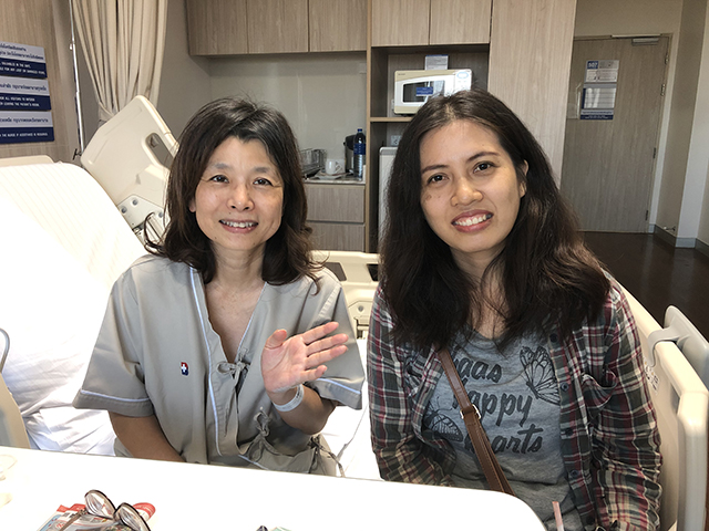 病室で撮影した先生や日本語パートナーズとの写真2