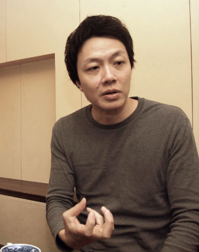 A photo of Yuen during interview